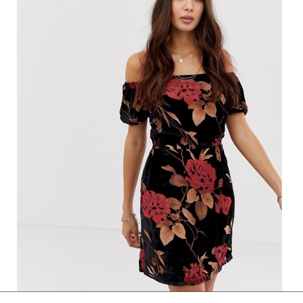 Moon River Velvet Off the Shoulder Dress Size Small